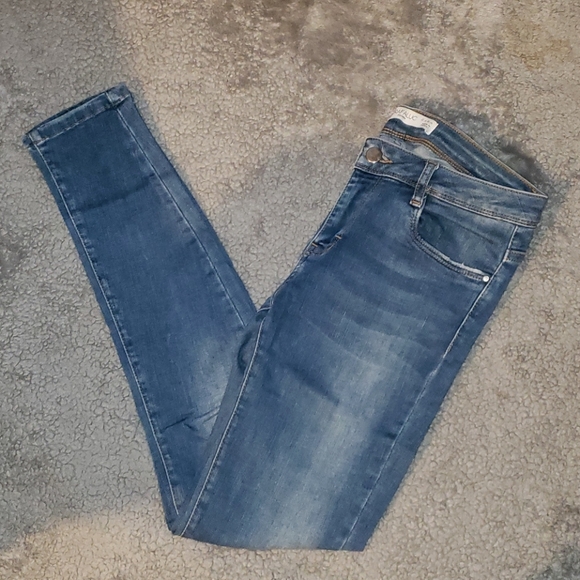 Zara Trafulac V. Stretchy Mid-Rise Skinny Jeans
